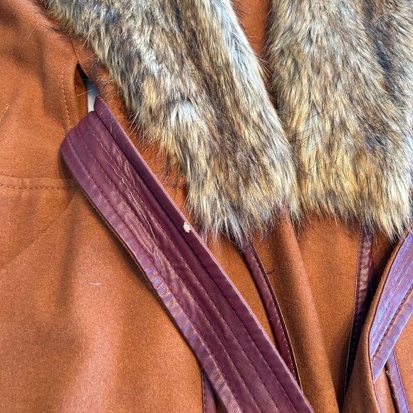 BCBG rust colored Cape NWT - Picture 5 of 6